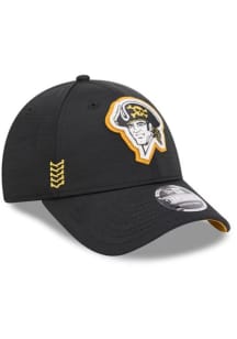New Era Pittsburgh Pirates Black 2024 Clubhouse Stretch Snap JR 9FORTY Youth Adjustable Hat