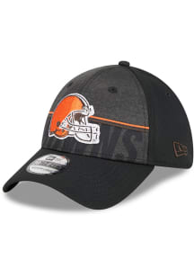 New Era Cleveland Browns Mens Black 2023 Training Camp 39THIRTY Flex Hat