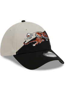New Era Cincinnati Bengals Mens Black 2023 Sideline Retro 39THIRTY Flex Hat
