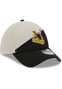 New Era Pittsburgh Steelers Mens Black 2023 Sideline Retro 39THIRTY Flex Hat