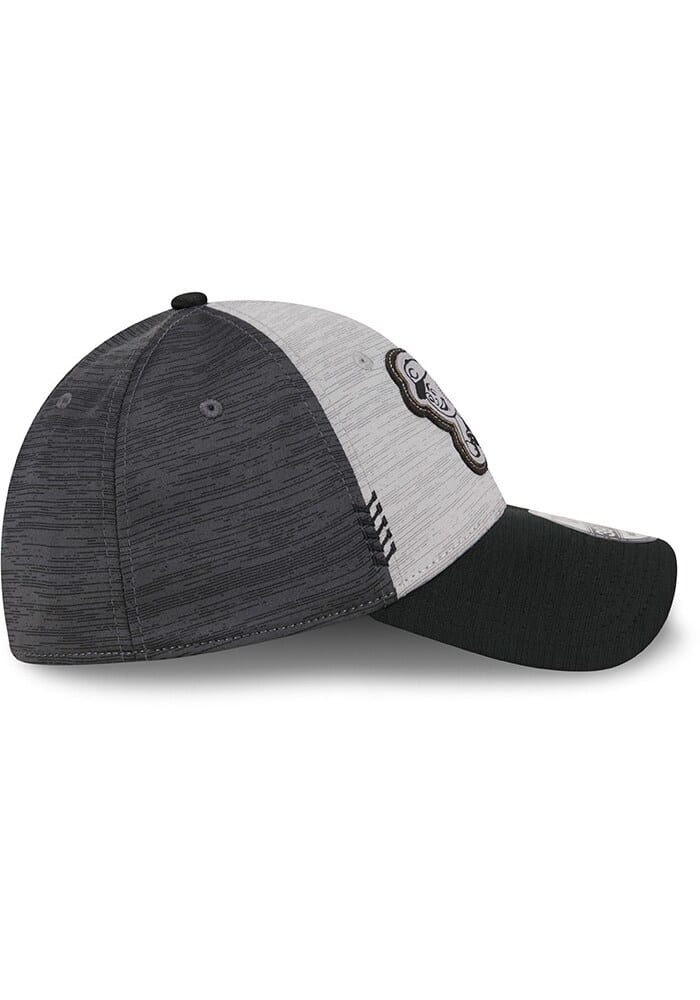 New Era Cincinnati Reds Mens Grey 2024 Clubhouse CW Black 39THIRTY Flex Hat