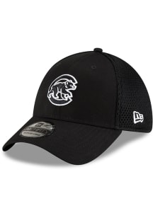 New Era Chicago Cubs Mens Black Black and White Logo 39THIRTY Flex Hat