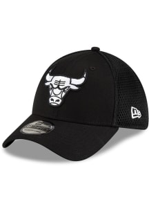 New Era Chicago Bulls Mens Black Black and White Logo 39THIRTY Flex Hat