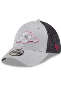 New Era Arkansas Razorbacks Mens Graphite Graphite and Grey Tonal Logo 39THIRTY Flex Hat