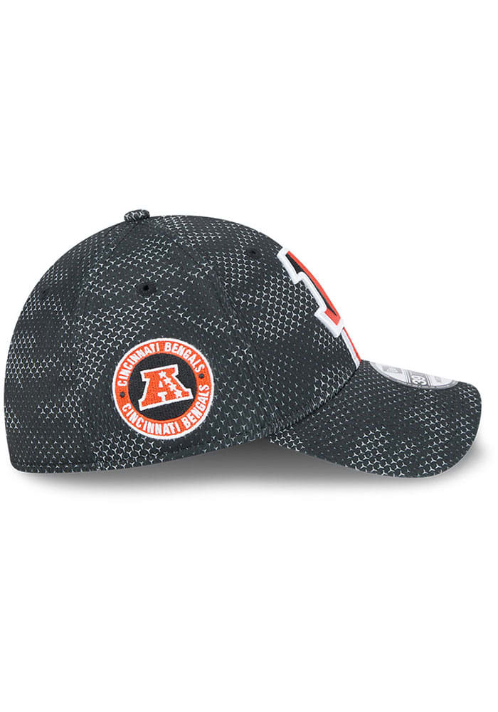 New Era Cincinnati Bengals Mens Black 2024 Sideline OTC 39THIRTY Flex Hat