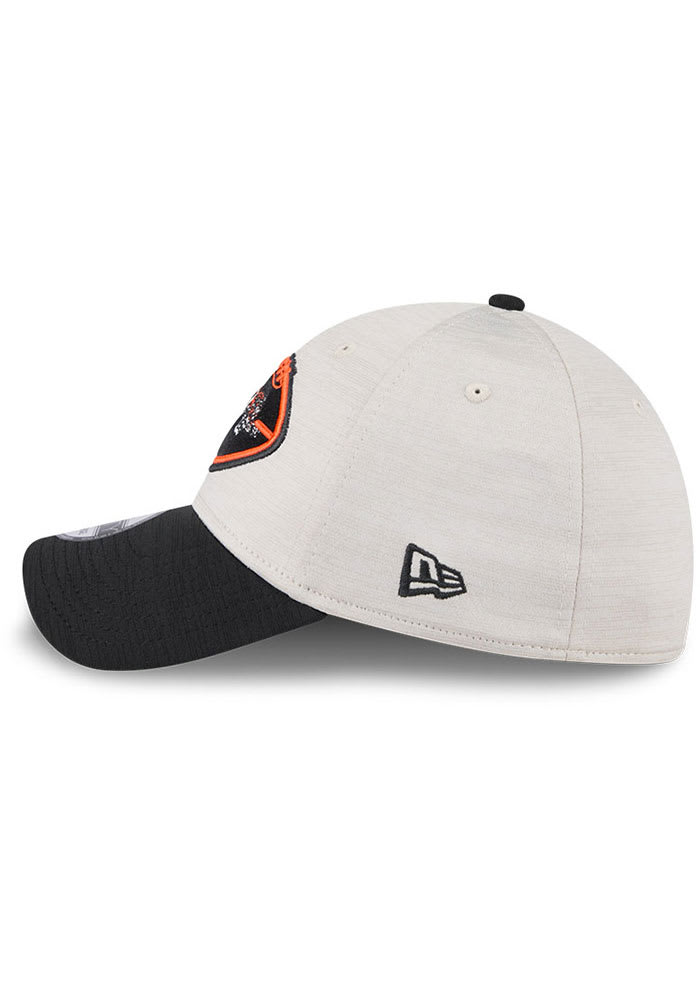 New Era Cincinnati Bengals Mens Grey 2024 Sideline Historic 39THIRTY Flex Hat