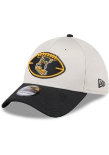 New Era Pittsburgh Steelers Mens Grey 2024 Sideline Historic 39THIRTY Flex Hat