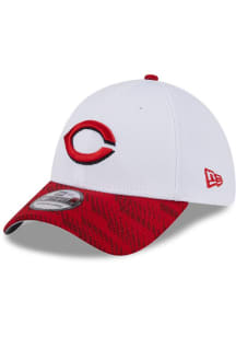 New Era Cincinnati Reds Mens White 2025 Clubhouse Alt 39THIRTY Flex Hat