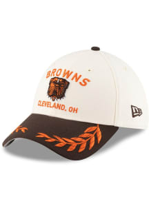 New Era Cleveland Browns Mens Ivory 2025 NFL Draft 39THIRTY Flex Hat
