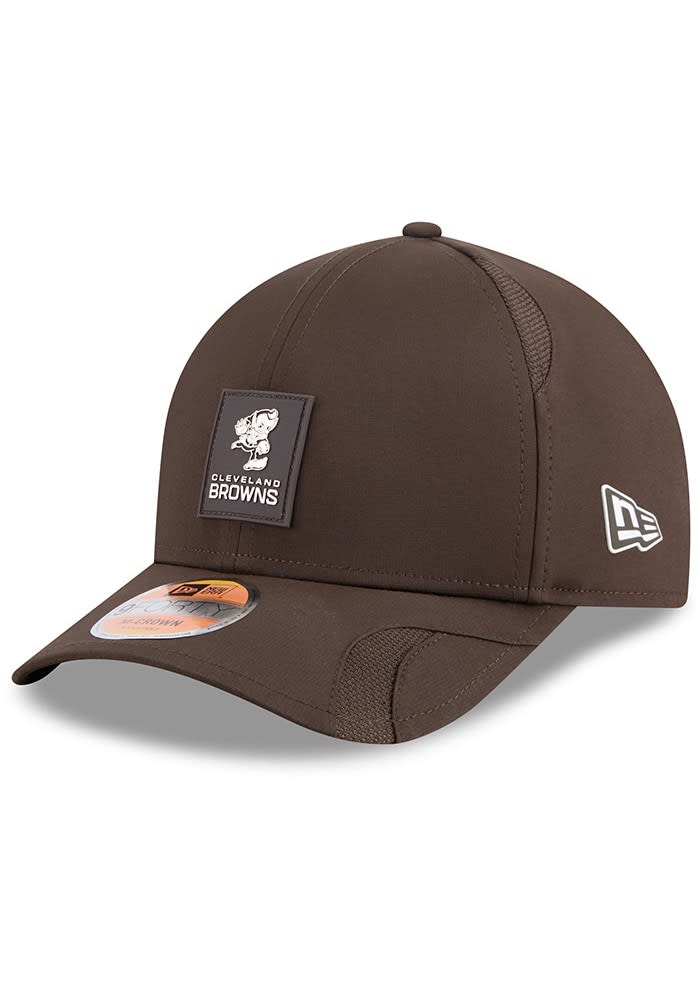 New Era Cleveland Browns BROWN 2025 NFL Sideline 9FORTY M Crown