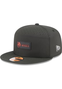 New Era Cincinnati Bengals Black 2025 NFL Sideline 9FIFTY Split Panel Mens Snapback Hat