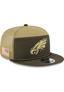 New Era Philadelphia Eagles Green 2025 Salute To Service Split Panel 9FIFTY Trucker Mens Snapback..