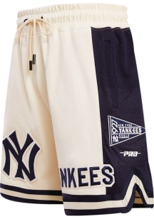 Pro Standard New York Yankees Mens White Retro Chenille Shorts