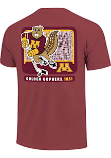 Minnesota Golden Gophers Gopher Playing Hockey Short Sleeve T Shirt - Maroon