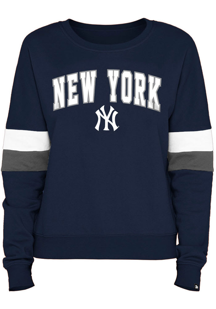 Antigua Women's New York Yankees Victory Crew Sweatshirt