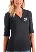 New York Yankees Womens Antigua Accolade T-Shirt - Grey