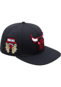 Chicago Bulls Pro Standard Club Logo Snapback - Black